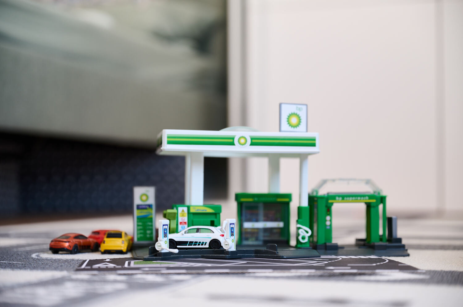 Majorette Petrol Station BP Playset + Vehicle - Scale 1:64